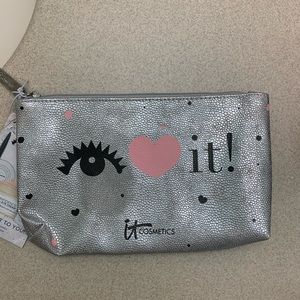 iT Cosmetics Makeup Bag